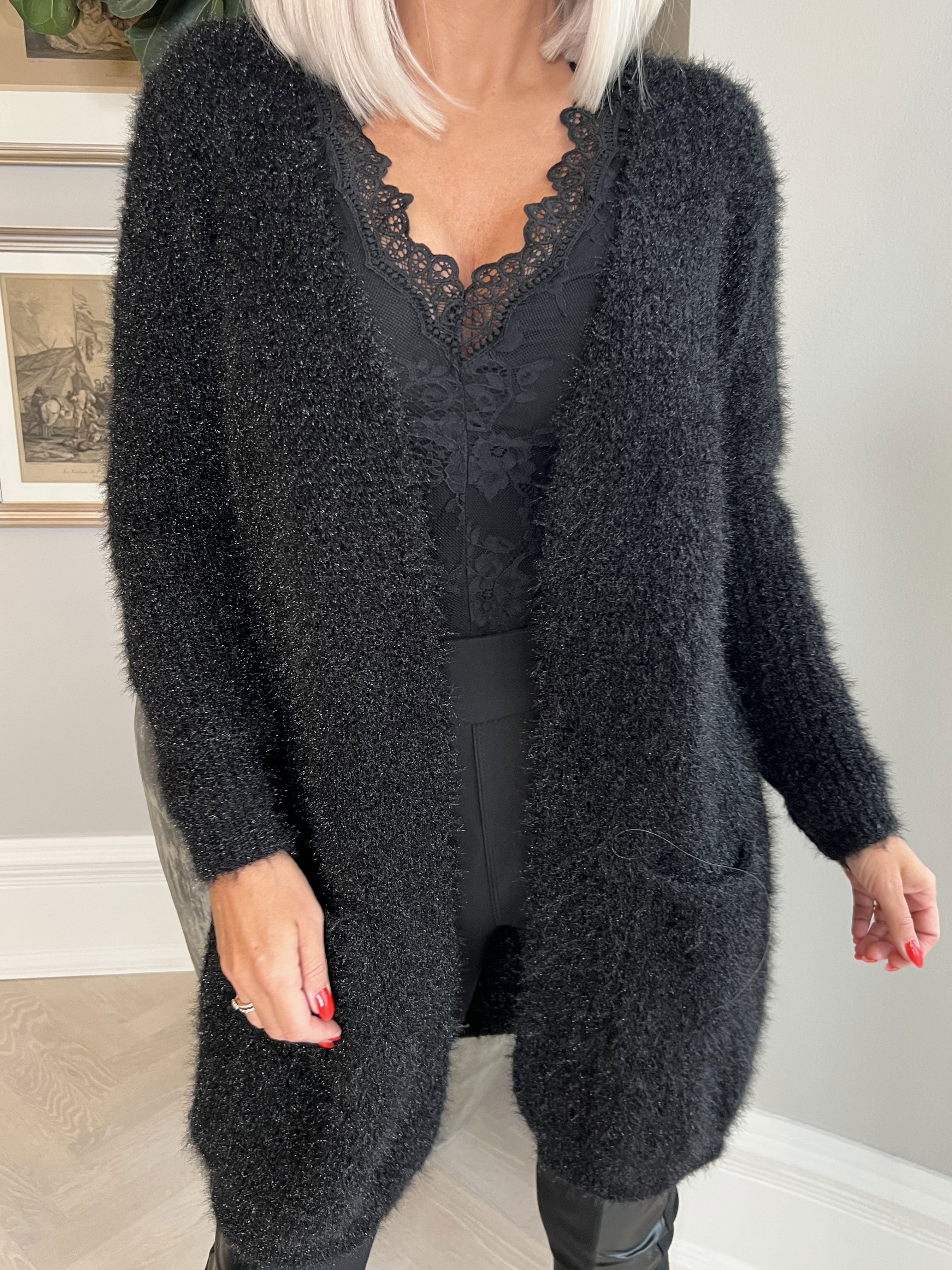 Levy - Fluffy cardigan med lommer